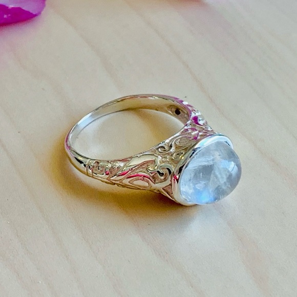Exquisite Moonstone Ring Sterling Silver - Picture 4 of 8